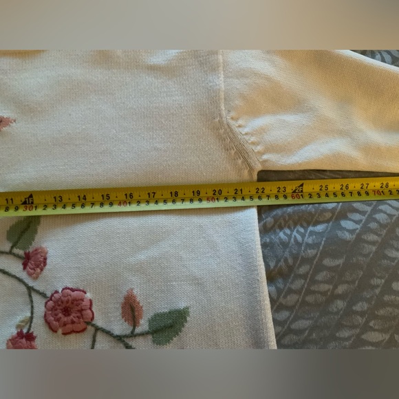 Vintage Cream Floral Embroidered Women's Sweater - Picture 7 of 10